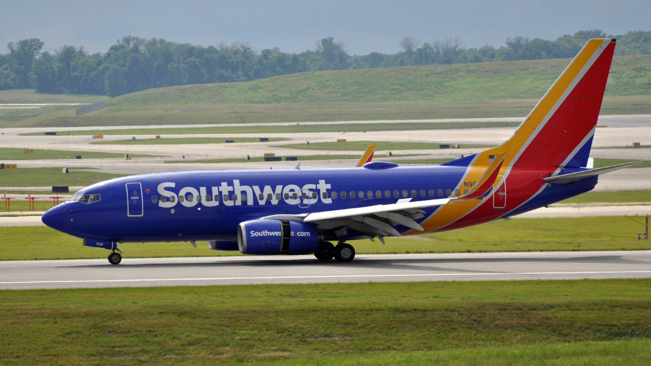 Southwest's Turbulent Descent - From Customer Favorites to Investor Targets